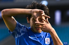 AYX-关于Uzi在塞尔维亚队比赛中刷新纪录，晋级下一阶段引发热议！比赛高潮迭起的信息