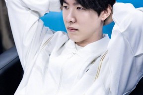 AYX-包含Rookie爆冷击败MAD，突破纪录引爆全场！的词条