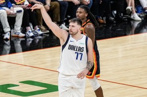 爱游戏体育-东契奇在独行侠比赛中表现优异，反败为胜引发热议！