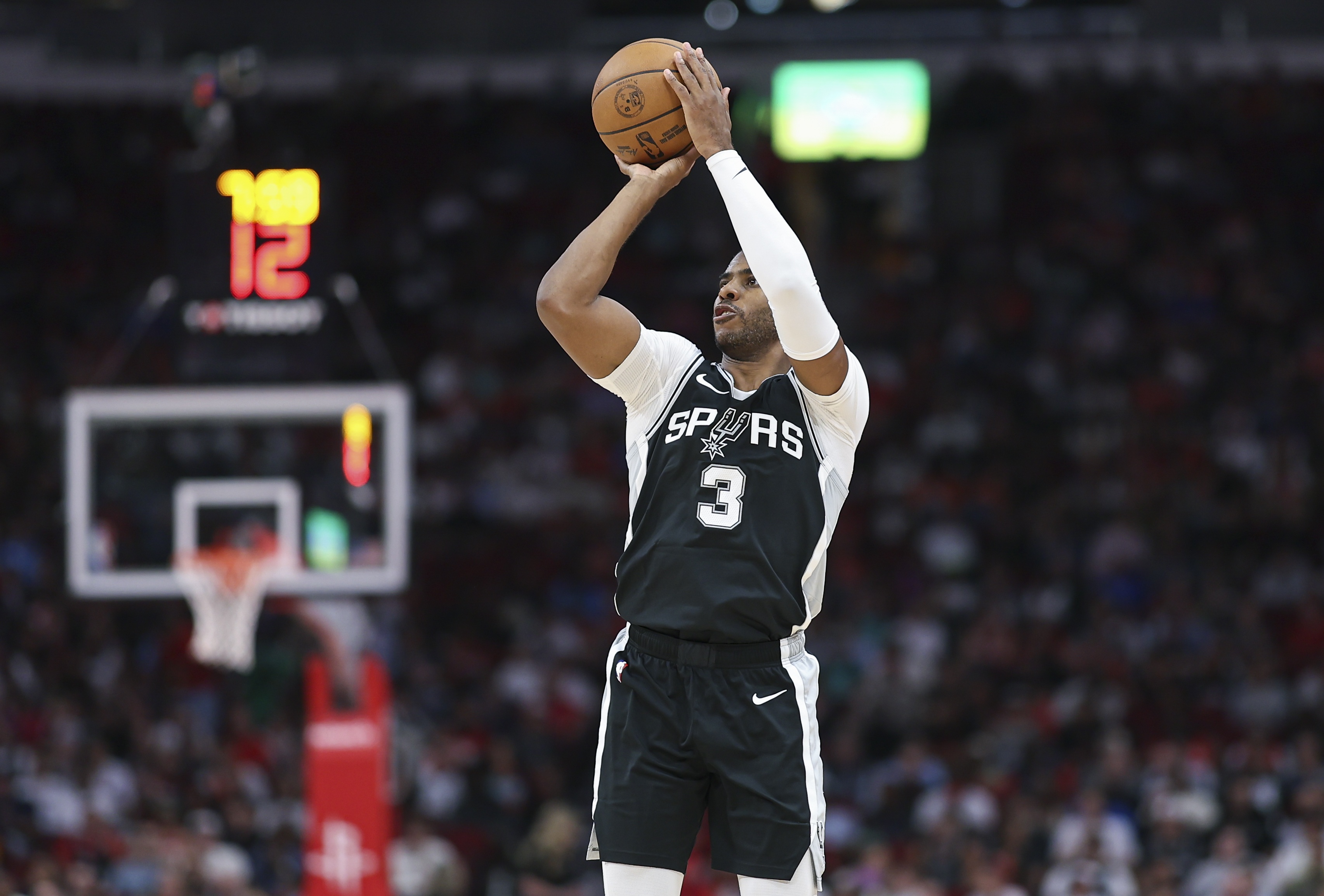  国王杯今晚走向成谜；俄克拉荷马雷霆篮板制胜；媒体盛赞；控场能力受关注